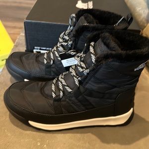 Sorel Whitney II short Lace waterproof boots size 8